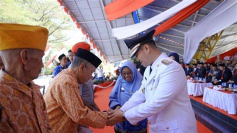 70 Veteran Dapat Kado Hut Ke 78 Kemerdekaan Dari Bupati Pangkep Yusran