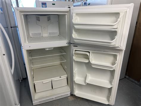 541 Réfrigérateur frigo 28FRIGIDAIRE white top freezer fridge