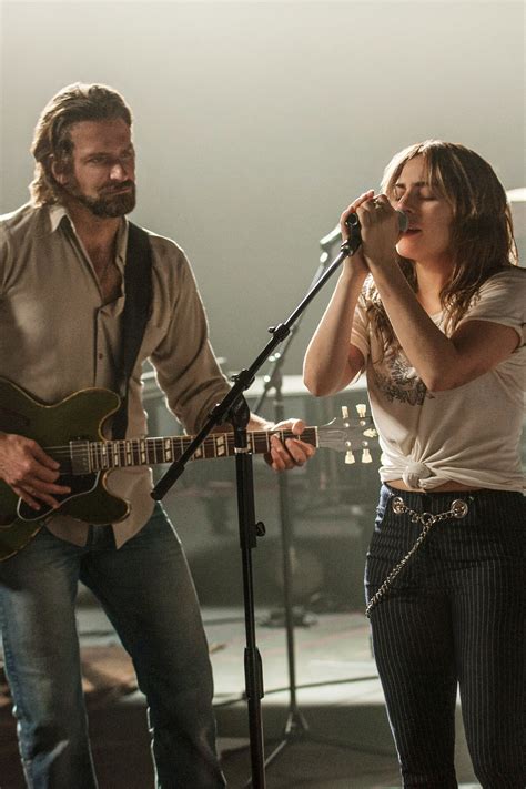Lady Gaga & Bradley Cooper performen ihren Song "Shallow" | Vogue Germany 
