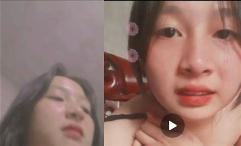 C em gái xinh nõn nà bị dụ call nude