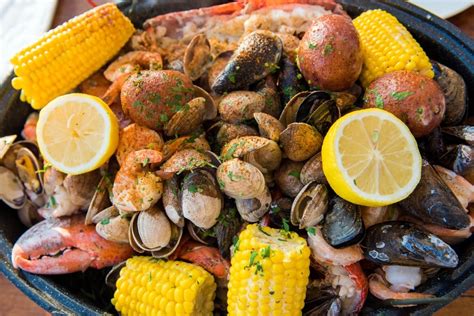 Blue Hook Cajun Seafood & Bar Offers Seafood Dining in Wichita, KS 67226