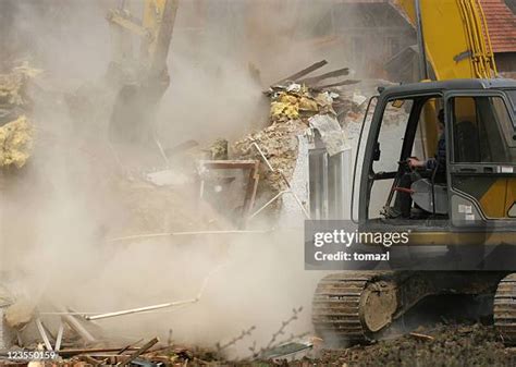 3,677 Demolition Excavator Stock Photos, High-Res Pictures, and Images - Getty Images