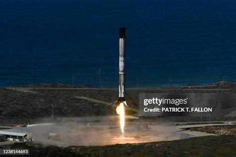 Spacex Rocket Launch Photos And Premium High Res Pictures Getty Images