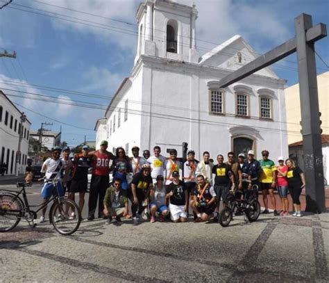 Bike Night realiza passeio ciclístico em comemoração ao Dia de Nossa