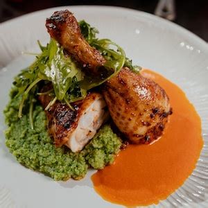 Poulet rôti sauce au poivron rouge et purée de brocoli Mordu