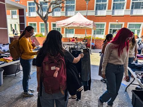Mt. SAC’s Thrift N’ Thrive event empowers students to succeed – SAC Media