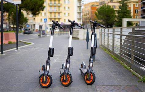 Scooters elétricos um novo meio de transporte urbano Foto Premium