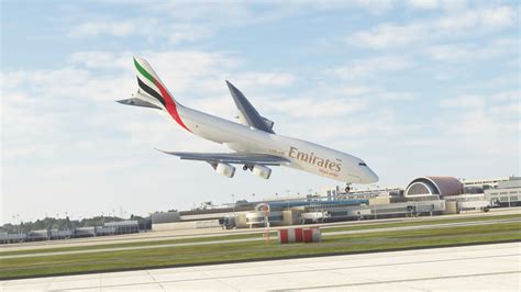 New Lowest Landing Dangerous Landing Emirates Cargo Boeing At New