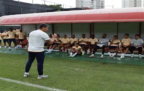 Thiago Carpini Tem Bate Papo Elenco E Realiza Primeira Atividade