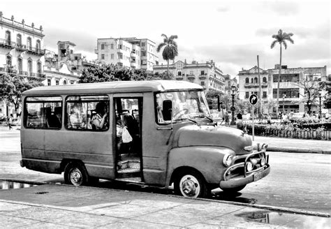 La Guagua Cuba Vintage Vacation