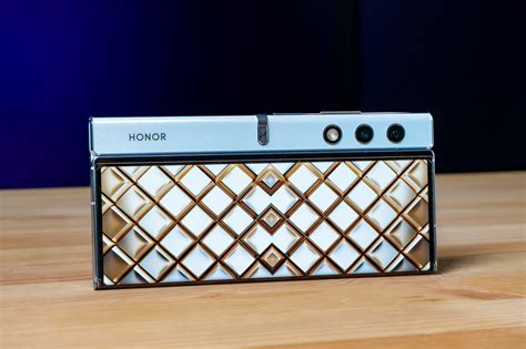 Первый взгляд на Honor V Purse: складной смартфон, который притворяется ...