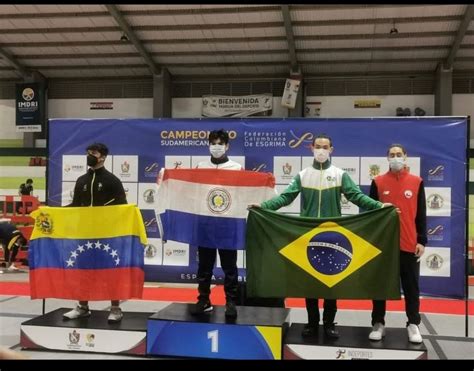 Esgrimistas Paraguayos Logran Medallas En El Sudamericano Disputado En