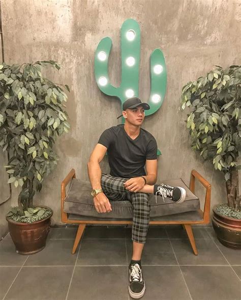 2 hot boy của tuyển Indonesia đều dùng loại đồng hồ mà vạn chàng trai yêu thích