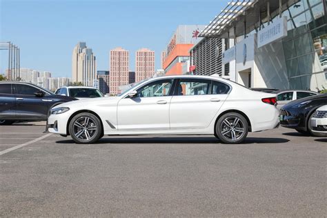 【宝马5系改款二 530li Xdrive 豪华套装正侧车头向左水平图片 汽车图片大全】 易车