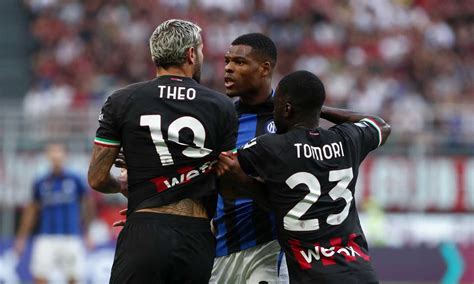 Chiesa A Cm Manca Un Rigore Per La Roma Che Rischio Theo Hernandez