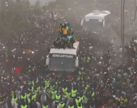 Senegal A Dakar Arriva La Nazionale Campione D Africa Un Oceano Di