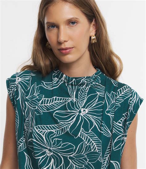 Blusa Em Viscose Com Pregas Nos Ombro E Estampa Folhagem Verde