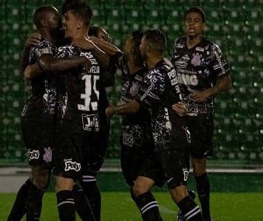 Corinthians Supera Lanterna Chapecoense E Vence Terceira Seguida No