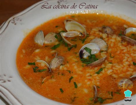 Arroz caldoso con almejas y cebolla Sabroso rápido y sencillo