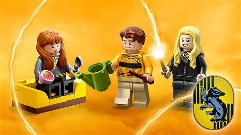 Step inside the Hufflepuff common room - LEGO® Harry Potter™ and ...