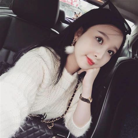 Nhan sắc hot girl 9x đi với con gái bị dân mạng tưởng nhầm chị em
