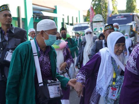 Jemaah Haji Tutup Usia Saat Tiba Di Surabaya Kumparan