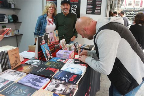 Las imágenes que deja la Feria del Libro de Gijón este domingo El