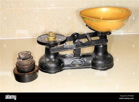 Traditional weights and scale hi-res stock photography and images - Alamy