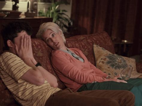 Что посмотреть вечером Сериал Sex Education с Джиллиан Андерсон L