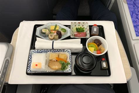 Flying Honu to Hawaii: A Review of ANA's A380 Business Class