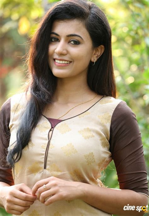 Anju Kurian Hot Photos Pics New Images HD Wallpapers