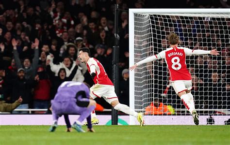 31 Gegen Klopps Liverpool Arsenal Wieder Im Titelrennen