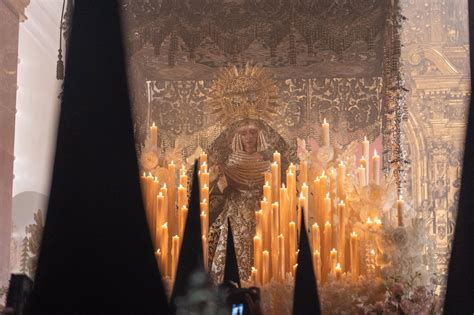 Fotos De La Multitudinaria Madrug En La Semana Santa De Sevilla