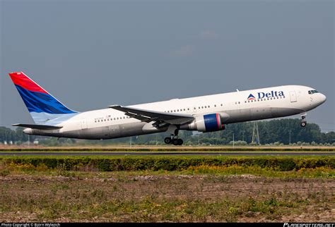 N Dz Delta Air Lines Boeing Er Wl Photo By Bj Rn Wylezich