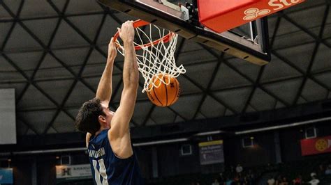 Nevada basketball comes through in the clutch in 72-66 victory over Hawaii