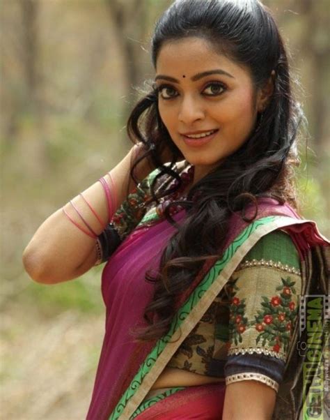 Janani Iyer Cute Eyes