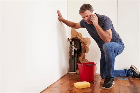 What Should I Do In A Water Leak Emergency? 6 Critical Steps Every