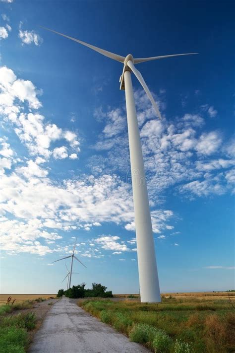 Turbinas E Licas Y Campo Agr Cola En Un D A De Verano Producci N De