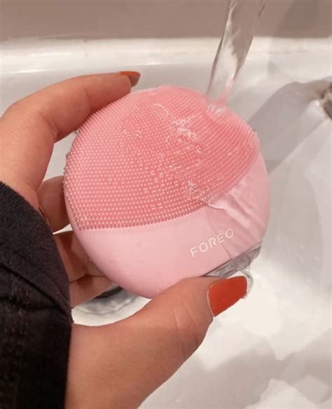 Foreo Luna Fofo Smart Facial Cleansing Brush And Skin Analyzer Pearl