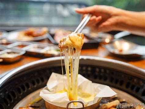 捷運新店站美食 阿豬媽韓式烤肉吃到飽新店店 豬五花肉質好，配上好吃韓國泡菜真對味，還有長者優惠跟學生優惠，新店美食 跳躍的宅男