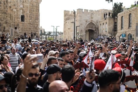 Enfrentamientos En El Funeral De La Periodista Palestina Asesinada