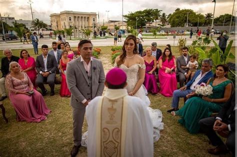 GazetaWeb Noivos paraenses vêm a Maceió e se casam na Capelinha do