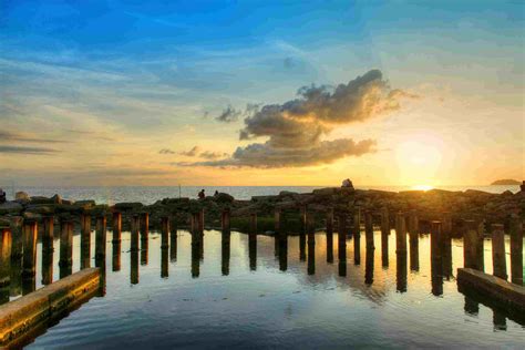 Why Tanjung Aru Is The Most Popular Beach In Kota Kinabalu Malaysia