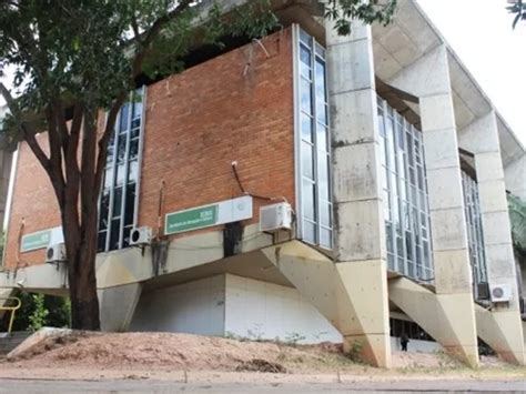 Teto De Escola Desaba E Deixa Quatro Pessoas Feridas Em The