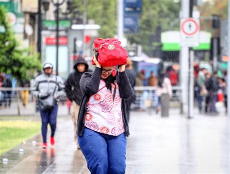 Onemi Declara Alerta Temprana Preventiva Para 8 Comunas De Santiago Por