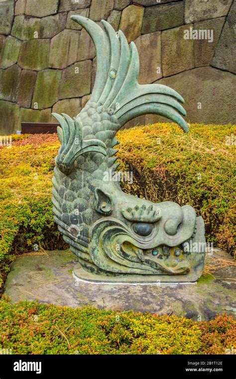 Imperial palace tokyo statue hi-res stock photography and images - Alamy