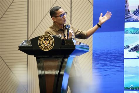 Sandiaga Uno Liburan Imlek Di Dalam Negeri Lebih Enak Halaman 1