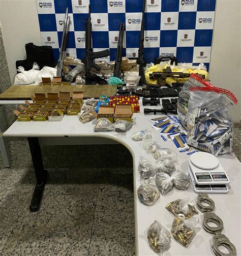 PM apreende armas pesadas mais de 8 mil munições e 41 quilos de drogas