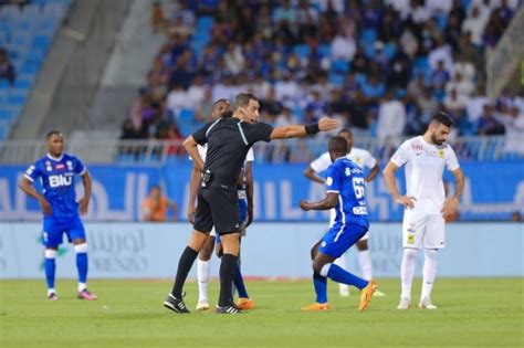 دائرة الحكام الحكم حرم الاتحاد من ضربتي جزاء أمام الهلال تعال السعودية