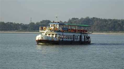 ASSAM: BRAHMAPUTRA RIVER CRUISE